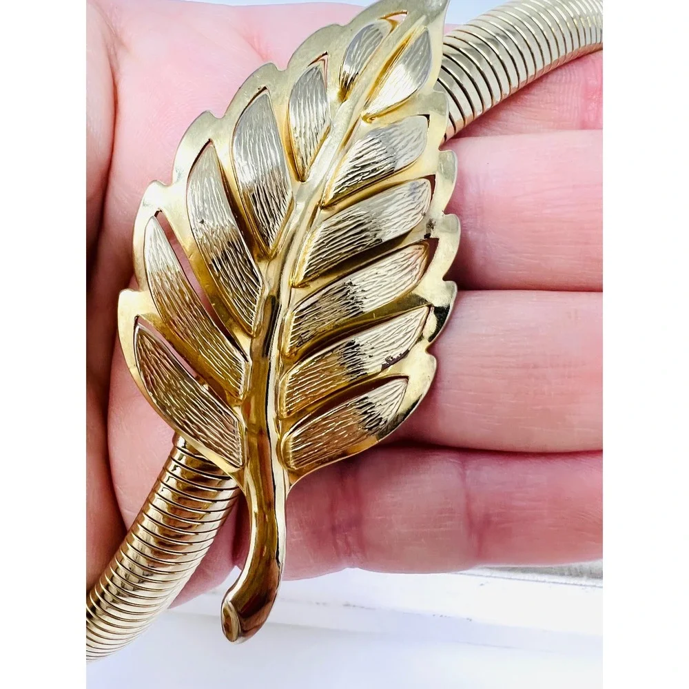 Vintage Gold Tone Snake Chain Stretch Belt Textured Leaf Buckle Botanical Boho